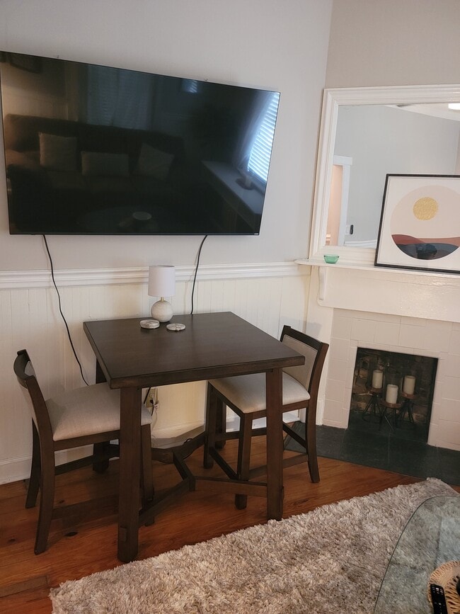 Building Photo - 524 E Gwinnett Ln