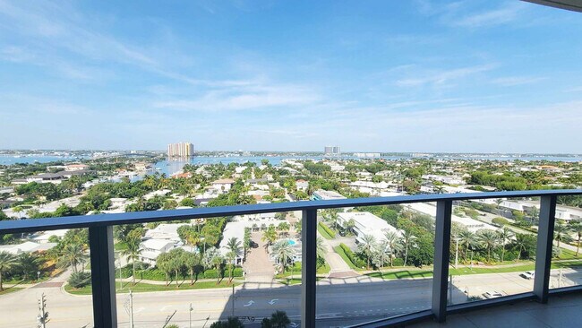 Building Photo - 3100 N Ocean Dr