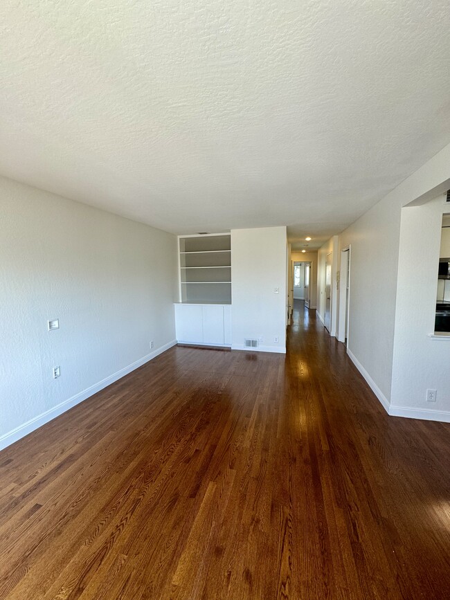 Building Photo - 137 Saint Marys Ave