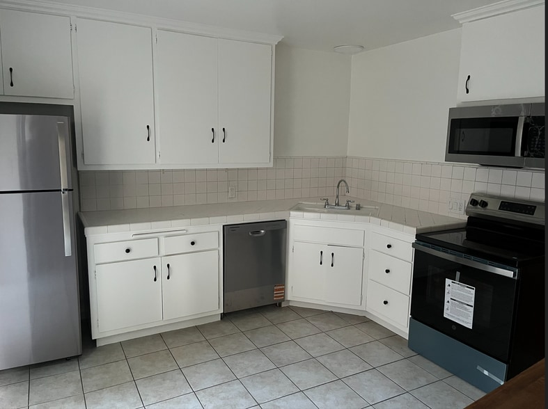 Building Photo - 8315 W Manchester Ave