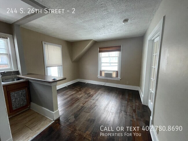 Building Photo - 244 S 26th St