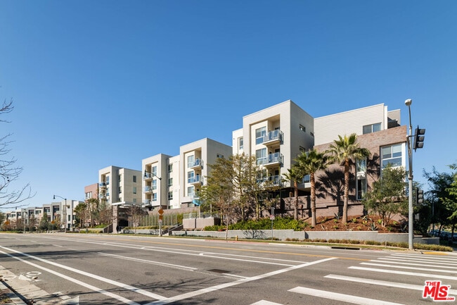 Building Photo - 12655 Bluff Creek Dr
