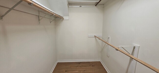 Building Photo - Large 4 Bedroom Located in Arlington!