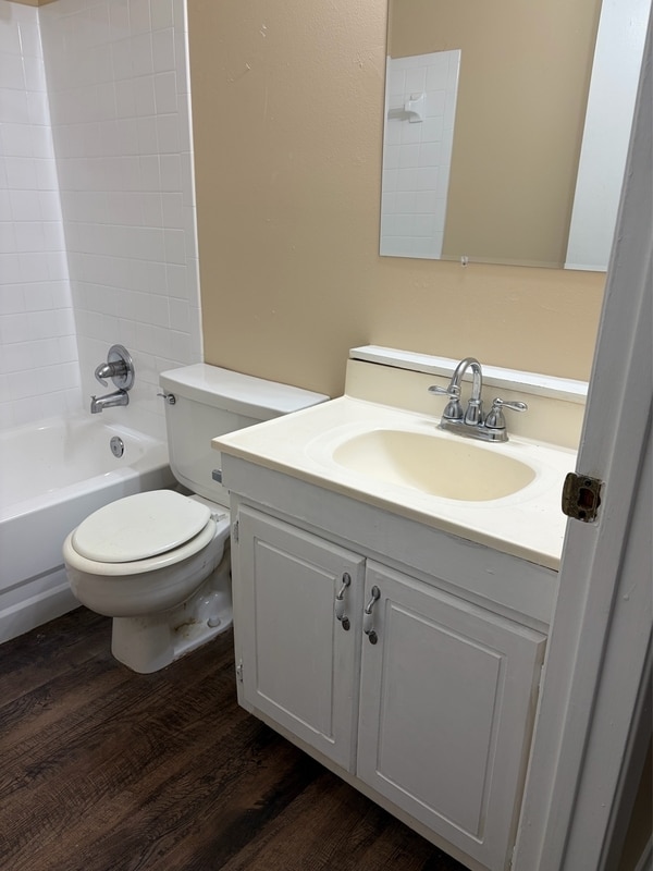 Building Photo - 2346 Horne Ave