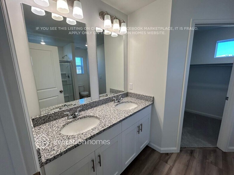 Building Photo - 322 N Broadway Dr