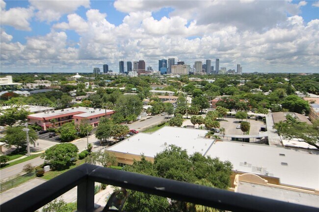 Building Photo - 1625 SE 10th Ave