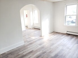 Building Photo - 21 New Walnut St