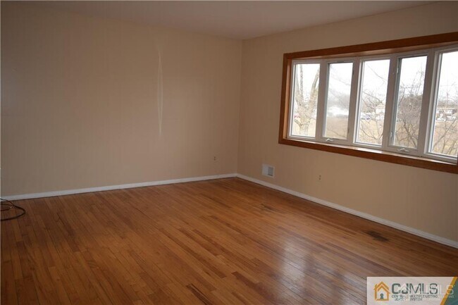 Building Photo - 5098 Scott St