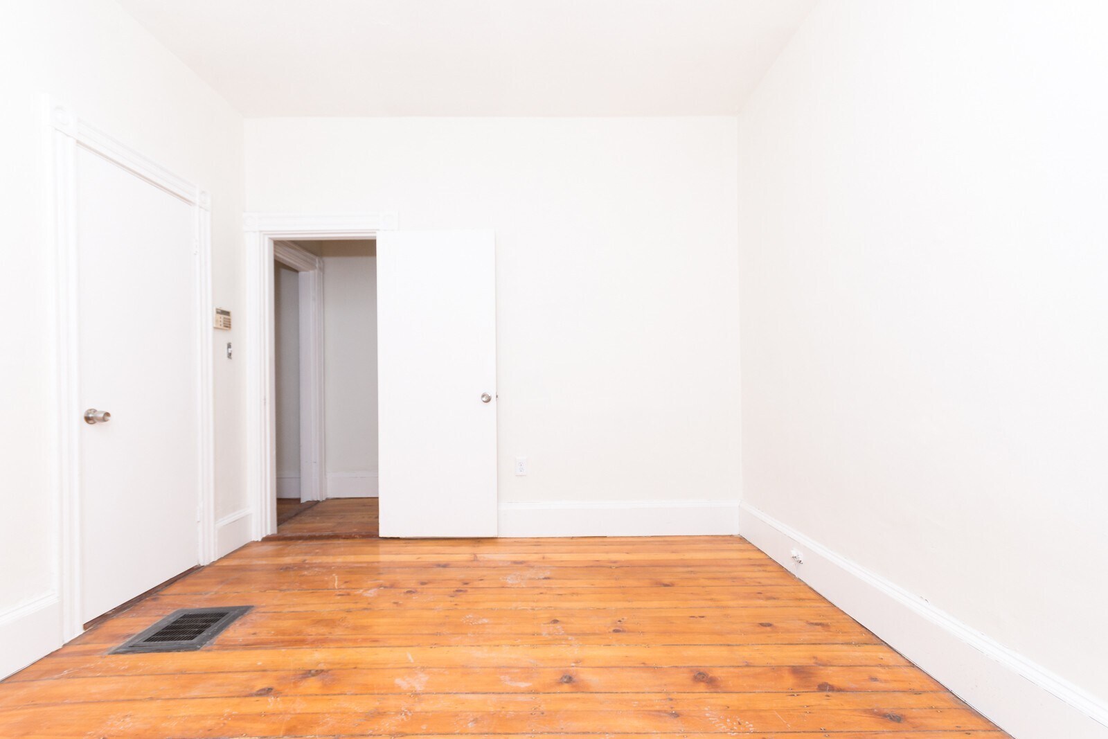 Building Photo - 25 Oakwood St