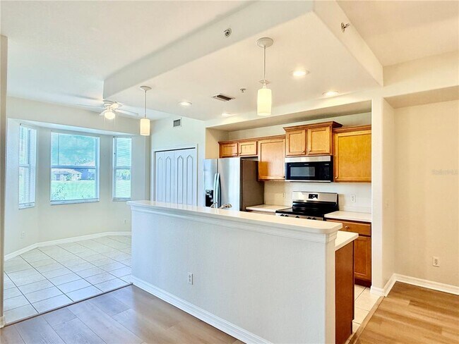 Building Photo - 819 Fairwaycove Ln