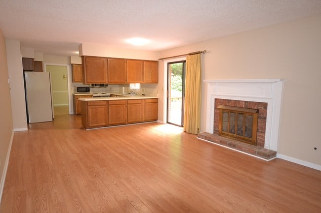 Building Photo - 226 Park Ln