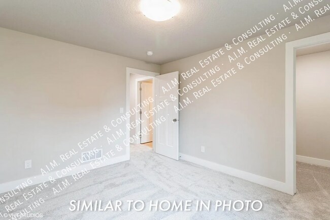 Building Photo - 3302 NE Fawn Ln