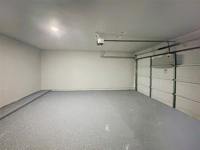 Building Photo - 3230 Sycamore Springs Dr