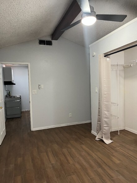 Building Photo - 9669 Stonehaven Dr