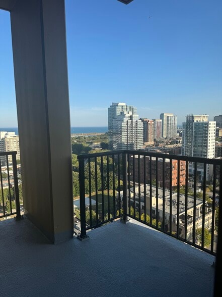 Building Photo - 1464 S Michigan Ave