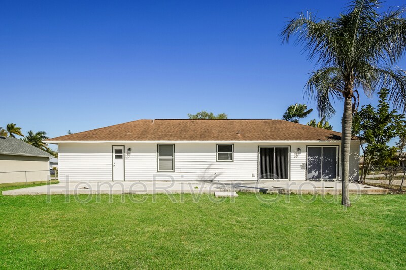 Building Photo - 1428 SW 11th Ave