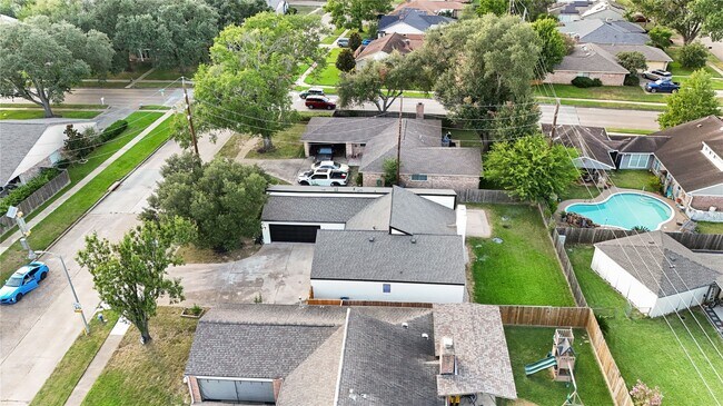 Building Photo - 4832 Whispering Falls Dr