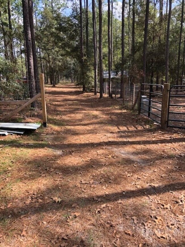 Building Photo - 2 BEDROOM 2 BATH MOBILE ON 2.21 ACRES IN LAKE TROPICANA RANCHETTES