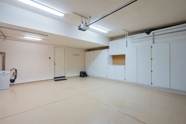 Building Photo - PRIVATE POOL - 2 BEDROOMS PLUS DEN