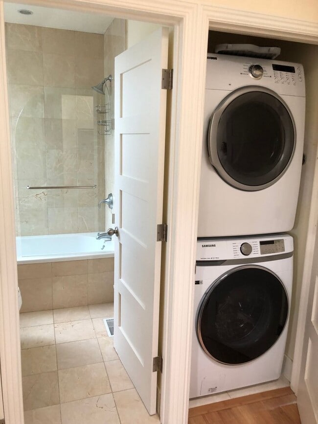 Building Photo - COMING SOON!  Beautiful 3 br/2ba -2  Levels, Private Deck, Panoramic Views, Garage Parking, Washe...