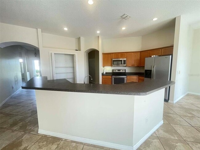 Building Photo - 2370 The Oaks Blvd