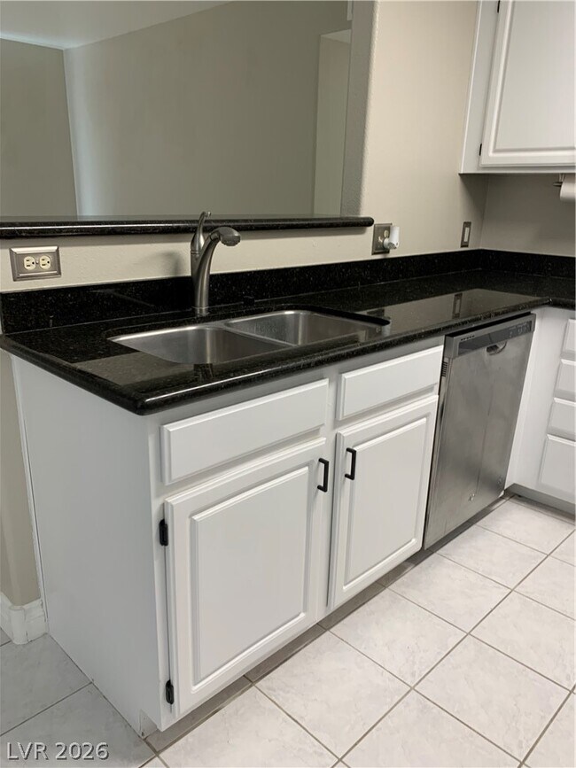 Building Photo - 5710 E Tropicana Ave