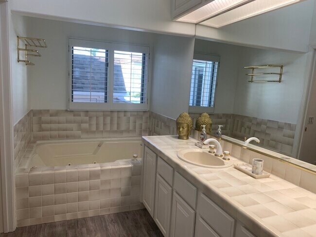 Master Bathroom - 7635 Draper Ave
