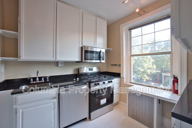 Building Photo - 1707 Kilbourne Pl NW