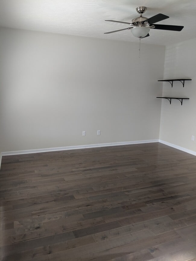Building Photo - Luxury End-Unit Townhome in Cedar Point, North Harrisonburg!