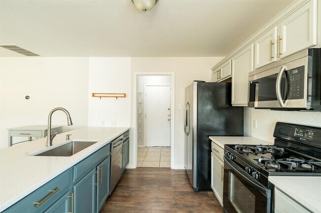 Building Photo - 408 Woodsorrel Way