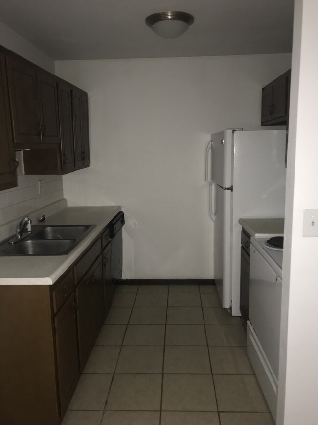 5207 N Knoxville Ave 5207 N Knoxville Ave Peoria IL 61614 Apartment