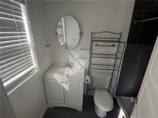 Building Photo - 620 S 2nd St