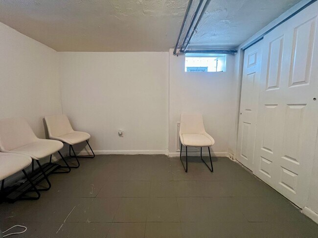 Building Photo - 317 Barker Ave