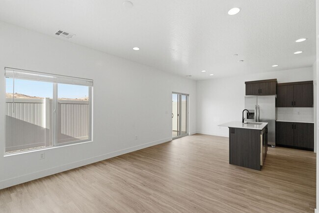Building Photo - 5690 S Weehawken Ln