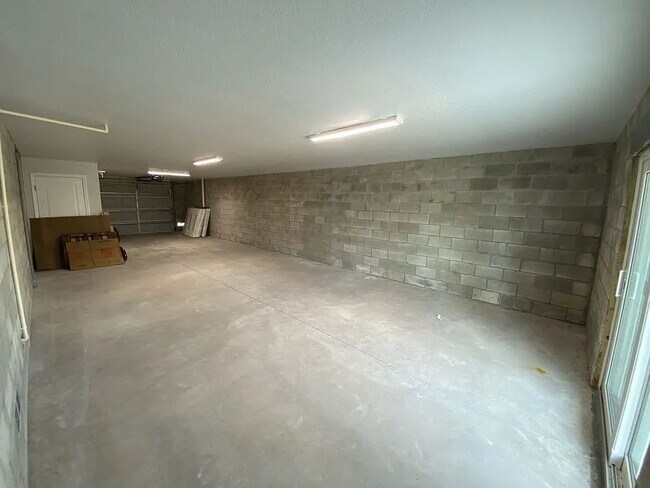 Building Photo - Waterfront 3 bedroom townhome with dock!