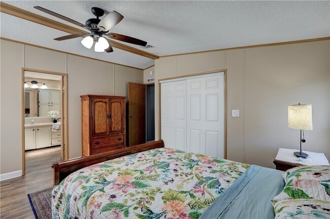 Building Photo - 561 Dolphin Cir