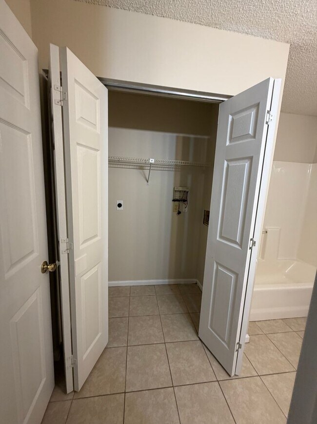 Building Photo - 412/414 Admirals Walk Dr