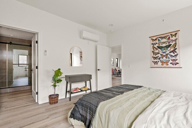 Building Photo - Stunning brand new construction, modern lu...