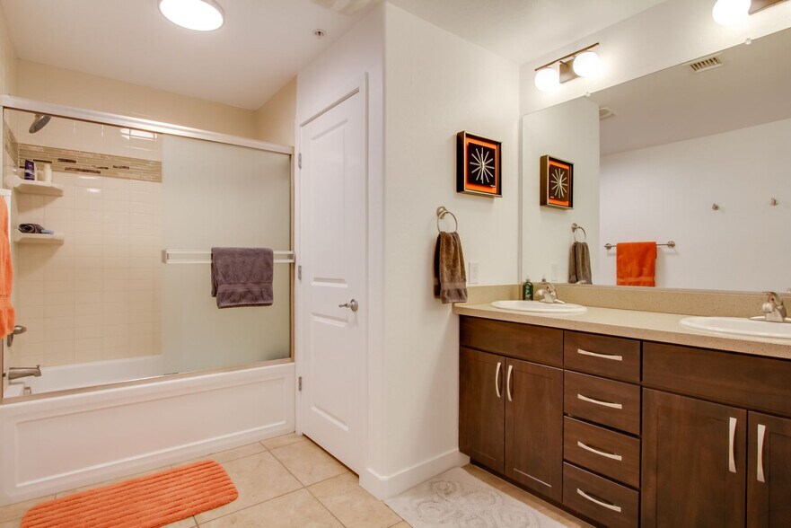 Building Photo - 5350 E Deer Valley Dr
