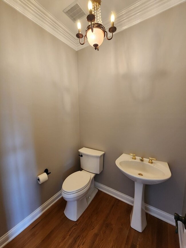 Building Photo - Gorgeous 4/3.5 with amazing back patio!