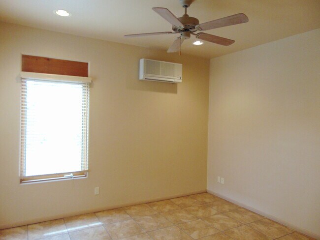 Building Photo - 416 Calle Kokopelli - *LEASE PENDING*