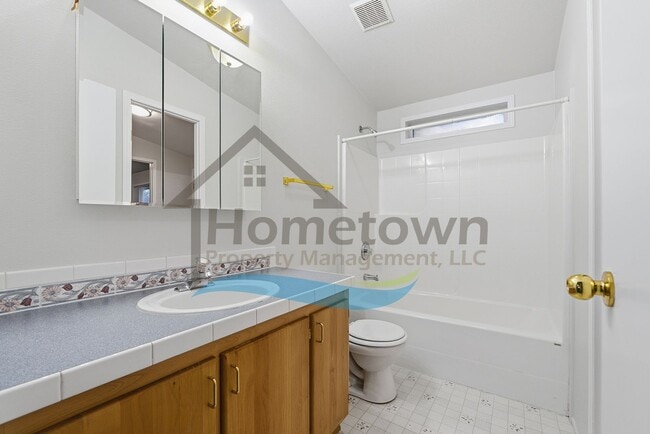 Building Photo - 3 Bedroom 2 Bathroom Home with Attached 2-Car Garage Available in Athol!