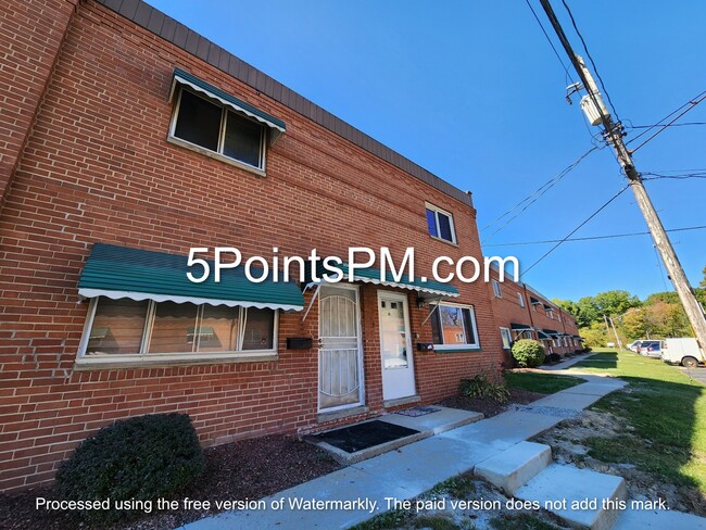 Building Photo - 200 Dalepark Dr
