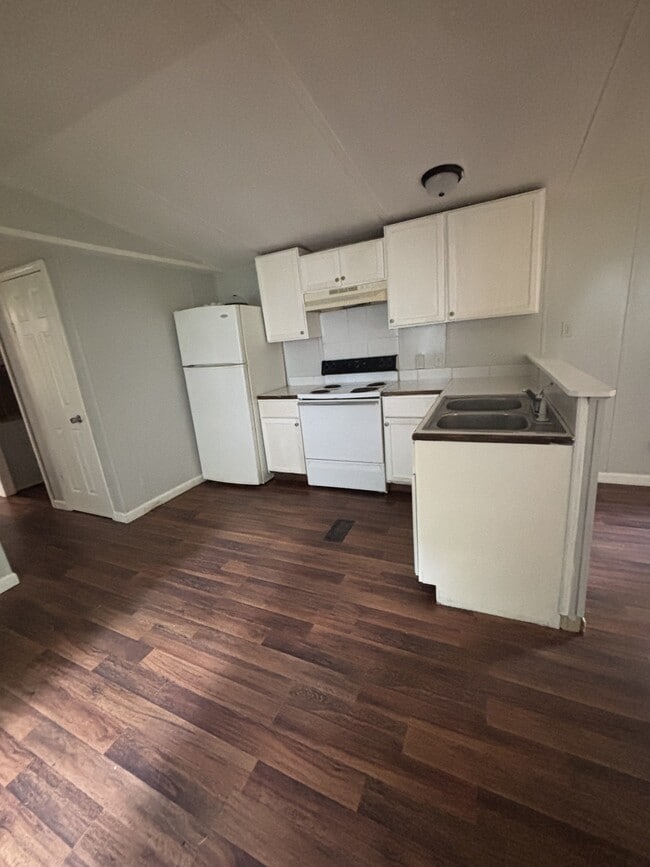 Building Photo - 219 Cherry Tree Dr