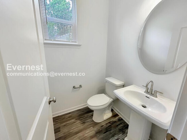 Building Photo - 3 Bed/2.5 Bath Townhome with Garage / Pet-Friendly / Vouchers Accepted / Available Now!