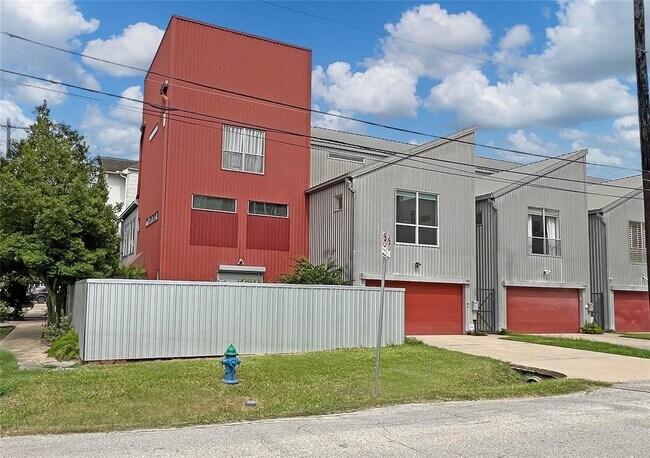 Building Photo - 803 Detering St