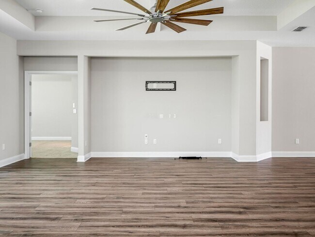 Building Photo - 4 bedroom, 3 bath home in Grand Landings G...