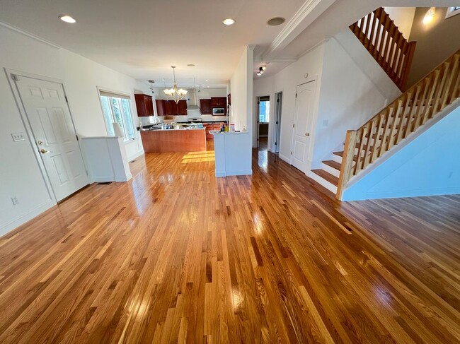 Building Photo - 141 Grovers Ave