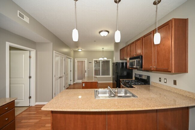 Building Photo - Stunning Condo in Excellent Salt Lake Loca...