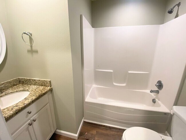 Building Photo - 899 Hampton Lane